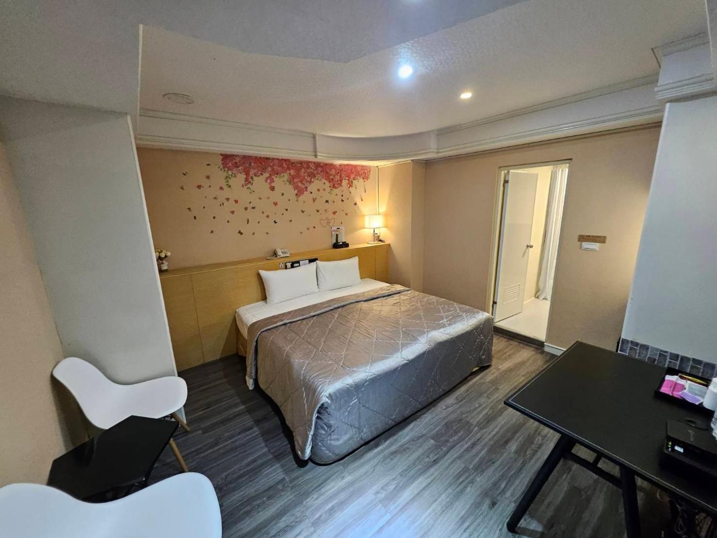 Joy Garden Hotel Kaohsiung Esterno foto